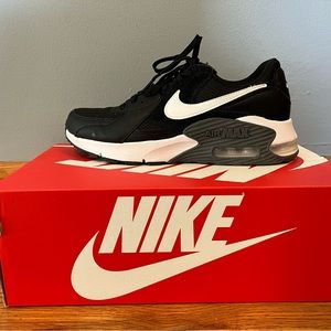 SOLD Women’s Nike Air Max Excee